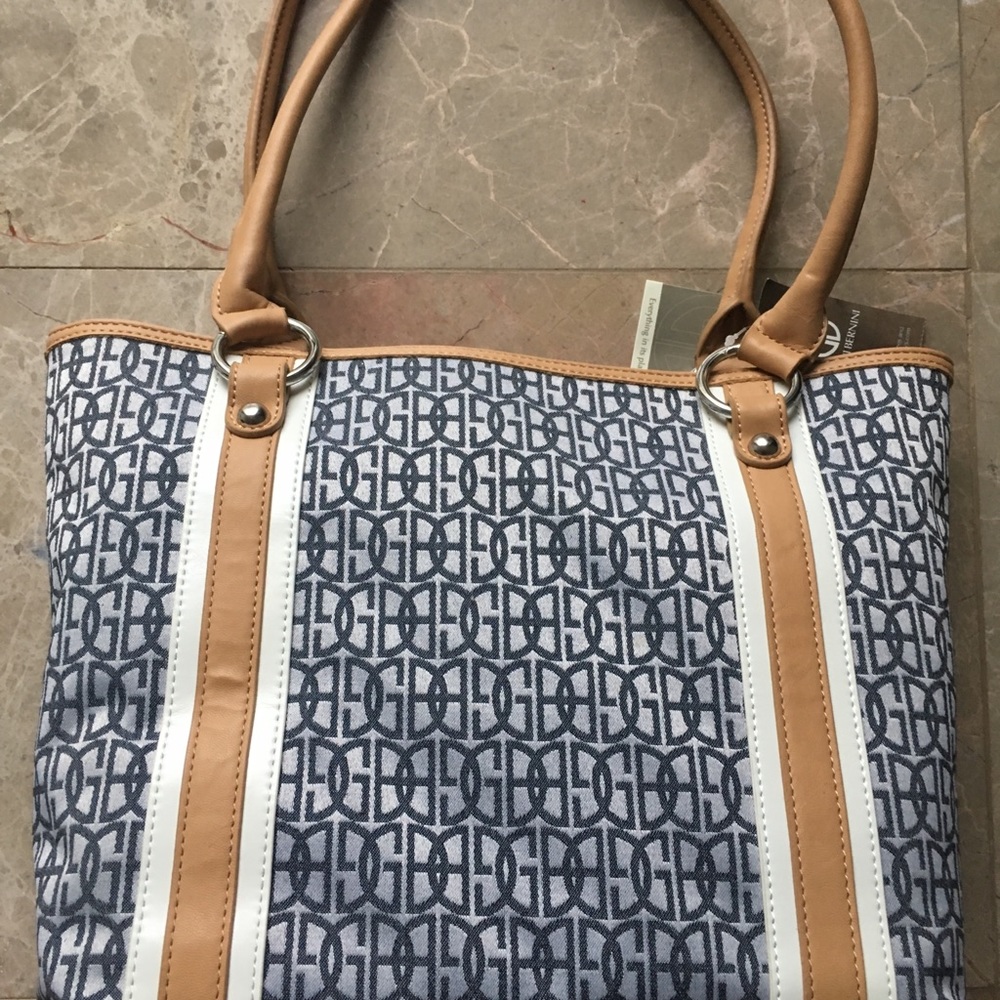 Giani Bernini Signature Annabelle Handbag. - Picture 5 of 5